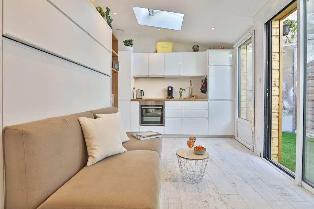 Tiny Studio Terrasse, Hypercentre La Plage A 2 Pas ! レ・サ​​ーブル・ドロンヌ エクステリア 写真