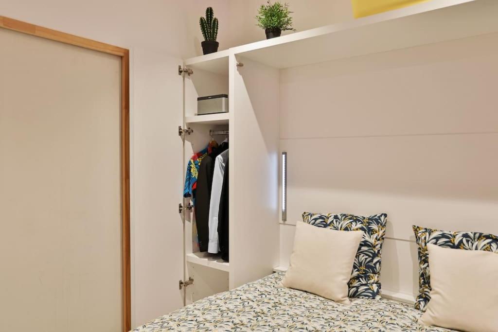 Tiny Studio Terrasse, Hypercentre La Plage A 2 Pas ! レ・サ​​ーブル・ドロンヌ エクステリア 写真